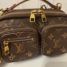 Load image into Gallery viewer, 🎁Black Friday Special🎁Louis Vuitton Monogram Utility Crossbody
