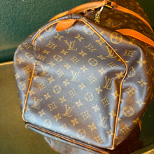 Load image into Gallery viewer, Louis Vuitton Monogram Keepall 50
