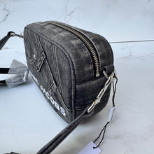 Load image into Gallery viewer, BRAND NEW Marc Jacobs Denim Crossboady
