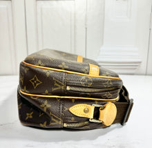 Load image into Gallery viewer, PRELOVED Louis Vuitton Reporter PM
