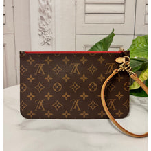 Load image into Gallery viewer, Louis Vuitton Monogram Neverfull MM Pouch
