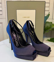 Load image into Gallery viewer, Tom Ford Size 7 Satin Pumps
