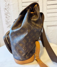 Load image into Gallery viewer, PRELOVED Louis Vuitton Montsouris GM Backpack
