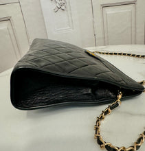 Load image into Gallery viewer, PRELOVED Chanel Vintage Lambskin Quilted Clutch
