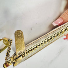 Load image into Gallery viewer, Louis Vuitton X Takashi Murakami Monogram Multicolor Blanc Key Cles
