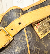 Load image into Gallery viewer, PRELOVED Louis Vuitton Monogram Galliera PM
