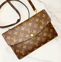 Load image into Gallery viewer, PRELOVED Louis Vuitton Pochette Double Rabat
