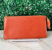 Load image into Gallery viewer, Louis Vuitton Epi Pochette Accessories Brown
