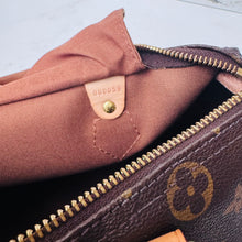 Load image into Gallery viewer, Louis Vuitton Monogram Speedy 30
