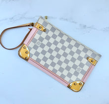 Load image into Gallery viewer, PRELOVED Louis Vuitton Damier Azur Summer Trunks  Neverfull MM Pouch
