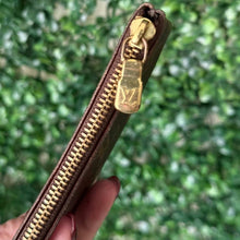 Load image into Gallery viewer, Louis Vuitton Monogram Key Pouch SD0241
