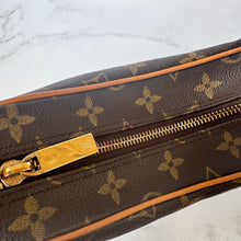 Load image into Gallery viewer, Louis Vuitton Monogram Croissant GM
