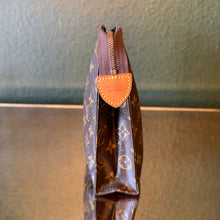 Load image into Gallery viewer, Louis Vuitton Toiletry Pouch 26
