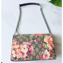 Load image into Gallery viewer, Gucci Supreme Monogram Blooms Chain Wallet
