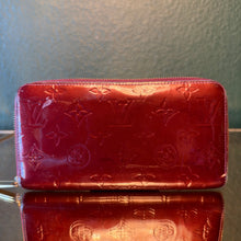 Load image into Gallery viewer, Louis Vuitton Vernis Monogram Zippy Wallet Amarante
