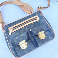 Load image into Gallery viewer, Louis Vuitton Monogram Hudson GM
