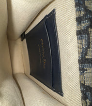 Load image into Gallery viewer, PRELOVED Dior Oblique Vertical Saddle Pouch
