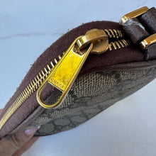 Load image into Gallery viewer, Gucci GG Supreme Clutch
