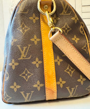 Load image into Gallery viewer, Louis Vuitton Monogram Speedy Bandouliere 30
