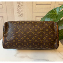 Load image into Gallery viewer, Louis Vuitton Monogram Speedy 40
