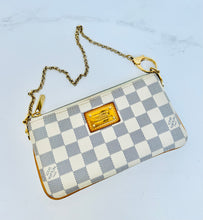 Load image into Gallery viewer, PRELOVED Louis Vuitton Damier Azur Pochette Milla MM
