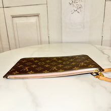 Load image into Gallery viewer, PRELOVED Louis Vuitton Monogram Rose Ballerine Neverfull Pochette
