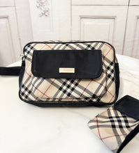 Load image into Gallery viewer, PRELOVED Burberry Bumbag
