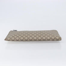 Load image into Gallery viewer, Gucci GG Supreme Canvas Laptop Sleeve
