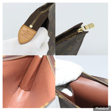 Load image into Gallery viewer, Louis Vuitton Toiletry Pouch 26 AN0971
