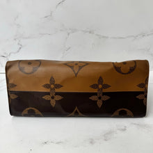 Load image into Gallery viewer, Louis Vuitton Reverse Monogram Giant Onthego GM
