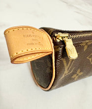 Load image into Gallery viewer, PRELOVED Louis Vuitton Trousse Ronde
