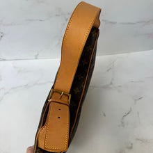 Load image into Gallery viewer, Louis Vuitton Monogram Croissant GM
