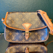 Load image into Gallery viewer, Louis Vuitton Monogram Sologne
