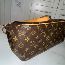 Load image into Gallery viewer, Louis Vuitton Monogram Batignolles Vertical
