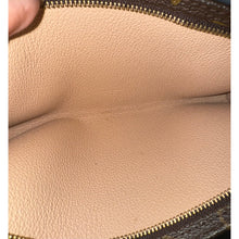 Load image into Gallery viewer, Louis Vuitton Monogram Bucket GM Pouch
