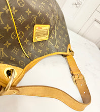 Load image into Gallery viewer, PRELOVED Louis Vuitton Monogram Galliera PM
