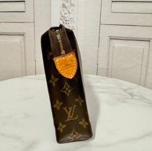 Load image into Gallery viewer, PRELOVED Louis Vuitton Toiletry Pouch 26
