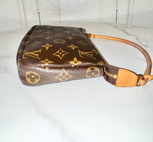 Load image into Gallery viewer, PRELOVED Louis Vuitton Pochette Accessories
