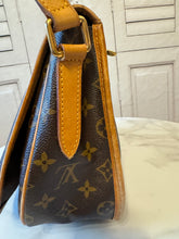 Load image into Gallery viewer, PRELOVED Louis Vuitton Monogram Menilmontant MM
