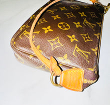 Load image into Gallery viewer, PRELOVED Louis Vuitton Pochette Accessories
