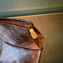 Load image into Gallery viewer, Louis Vuitton Toiletry Pouch 26
