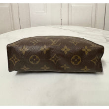 Load image into Gallery viewer, Louis Vuitton Toiletry Pouch 19 NO1904
