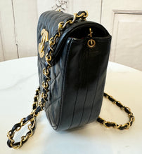 Load image into Gallery viewer, PRELOVED Chanel Lambskin Round Single Flap
