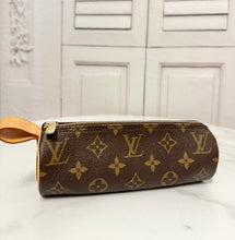 Load image into Gallery viewer, PRELOVED Louis Vuitton Trousse Ronde
