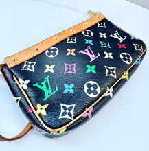 Load image into Gallery viewer, PRELOVED Louis Vuitton Pochette Accessories Multicolor Noir
