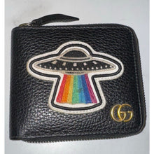 Load image into Gallery viewer, Gucci Courrier Embroidered UFO Zip Around Wallet Men&#39;s Wallet
