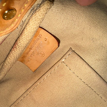 Load image into Gallery viewer, 🎁Black Friday Special🎁Louis Vuitton Damier Azur Favorite PM
