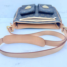 Load image into Gallery viewer, Louis Vuitton Monogram Hudson GM

