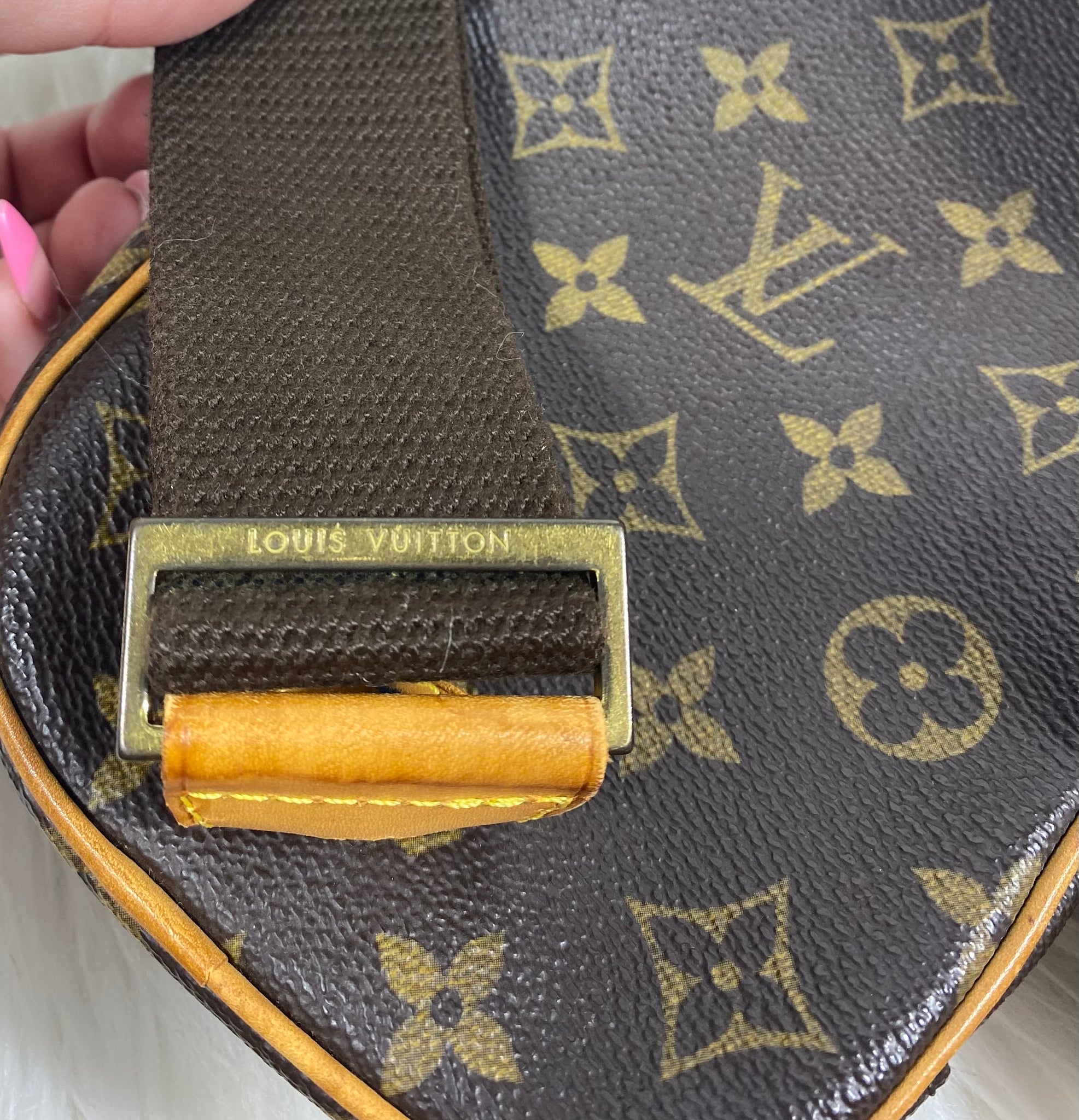 PRELOVED Louis Vuitton Monogram Pochette Gange – 2ndLove Luxury Boutique