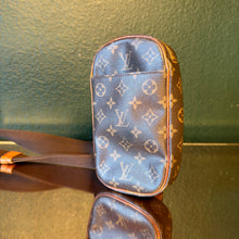 Load image into Gallery viewer, Louis Vuitton Monogram Pochette Gange
